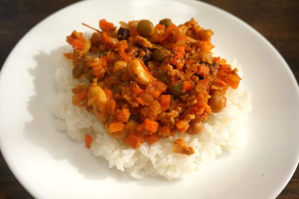 カシューナッツとお豆のドライカレー