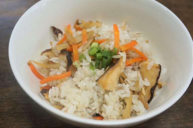 きのこともち麦の混ぜご飯